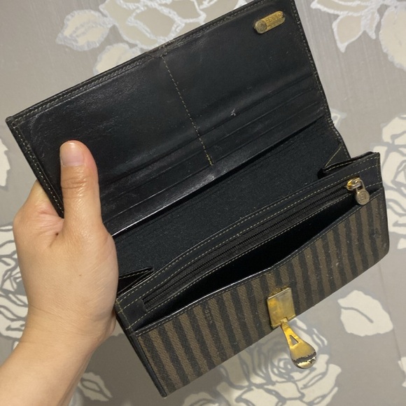 Fendi long wallet. Lots of deep scratches and paint peeling and scratches. - Picture 5 of 12
